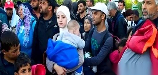 曾经人均GDP比美国还高18%的瑞典，正经历一场史无前例的“大倒退”。三十年前