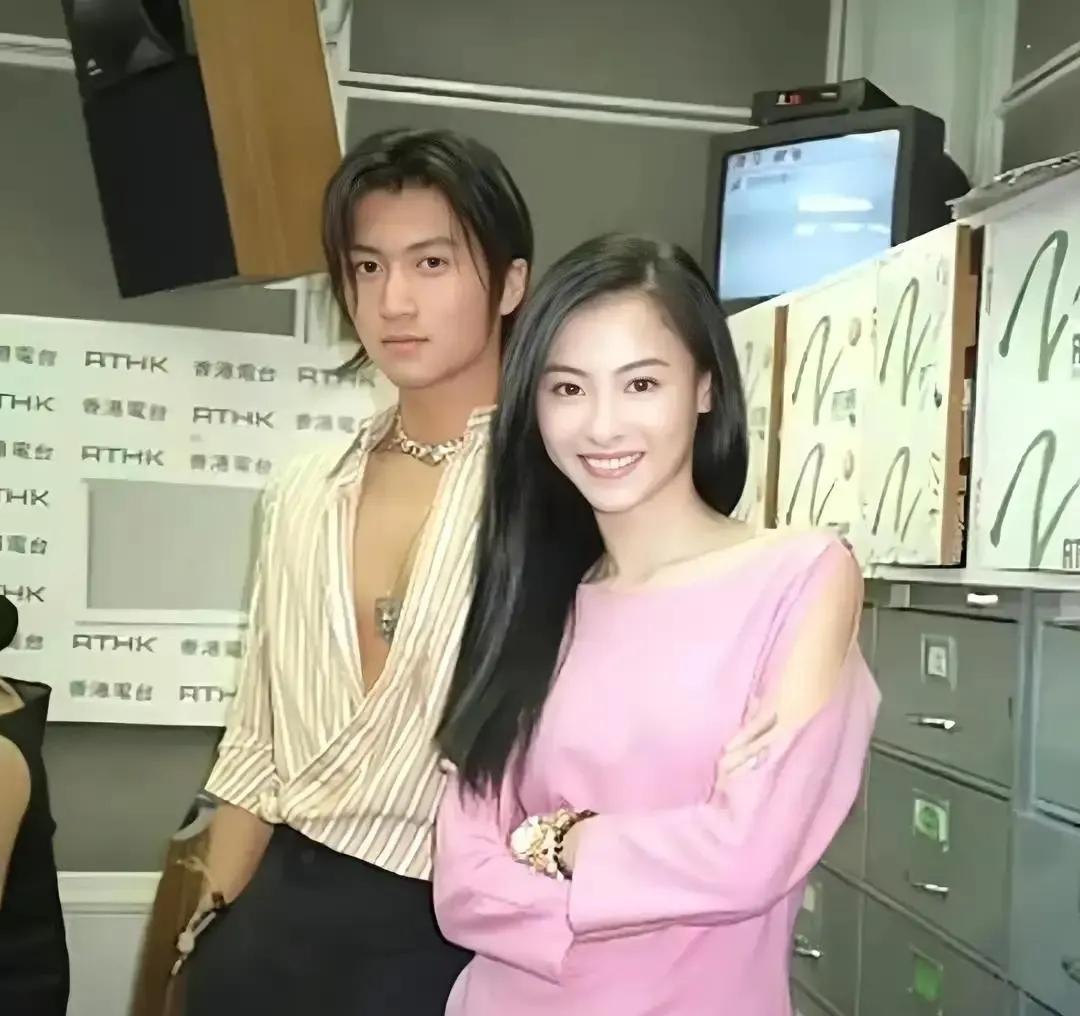 张柏芝砸了家里所有东西，谢霆锋后来跟朋友说了一句话——她砸的每一样，都是她自己花