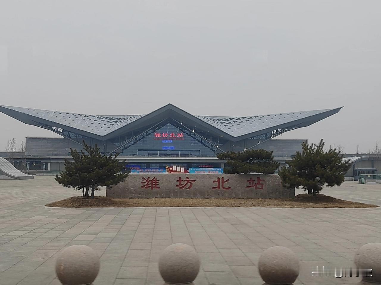 五条高铁交汇！潍坊的交通到底有多强？在山东交通格局中，潍坊凭借得