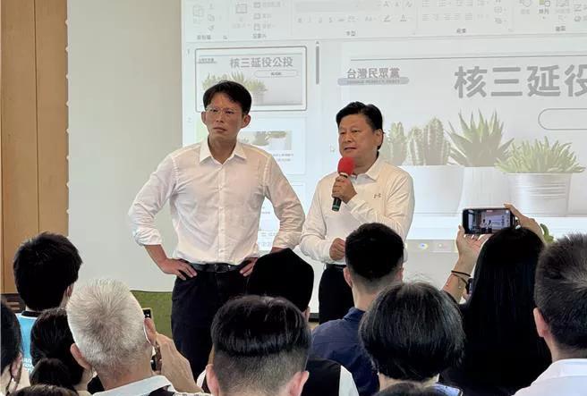大罢免进入最后关键时刻，民众党主席黄国昌今天到花莲强调民众党立场很清楚，反对民进