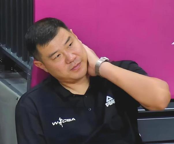 没有王思雨的四川女篮照样把山东女篮干趴了！侯冰的执教水平实在太差了，与四川的老外