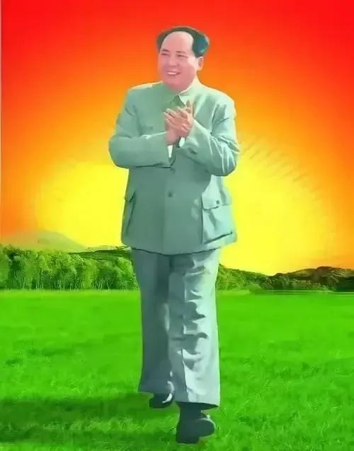伟人精神传千古，浩气长存耀苍穹！