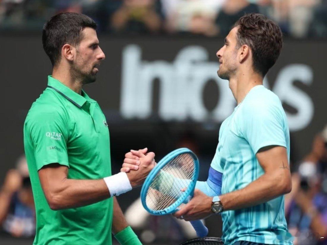 说实话我还是不懂德约科维奇脚怎么磨出个这么大的水泡…看着好疼😣他们的网球鞋、