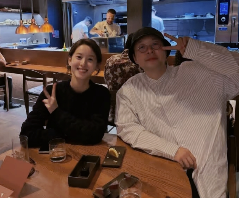 杜海涛又和章泽天聚会啦，看来两人已经成了好朋友！杜海涛在英国留学，已经成为留学圈