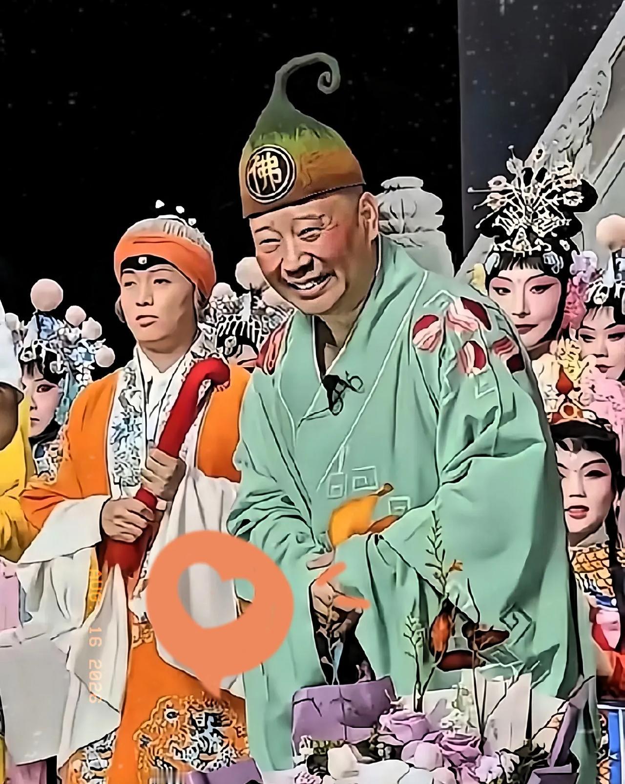 刷视频时猛地看到郭德纲，真有点不敢认。以前台上那个透着股机灵劲儿、说话带刺儿