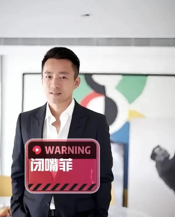S妈慌了~所以她又开始故技重施，深夜发自己抱着玥儿的照片，配文：我的宝贝们，外婆