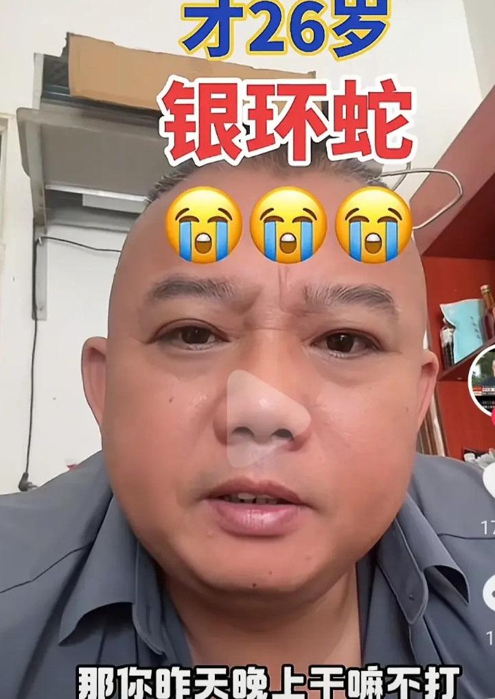 悲剧！博主“啊宝”觉得太可惜。三亚，一女士在草地里被蛇咬，没看到也没拍到蛇，