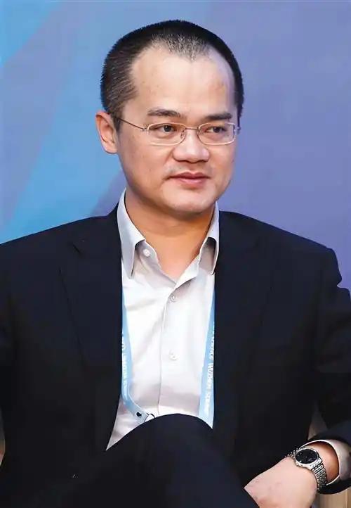 一年亏掉234亿，美团从盈利王者到亏损巨鳄，战略失误让王兴始料未及——这场商业滑