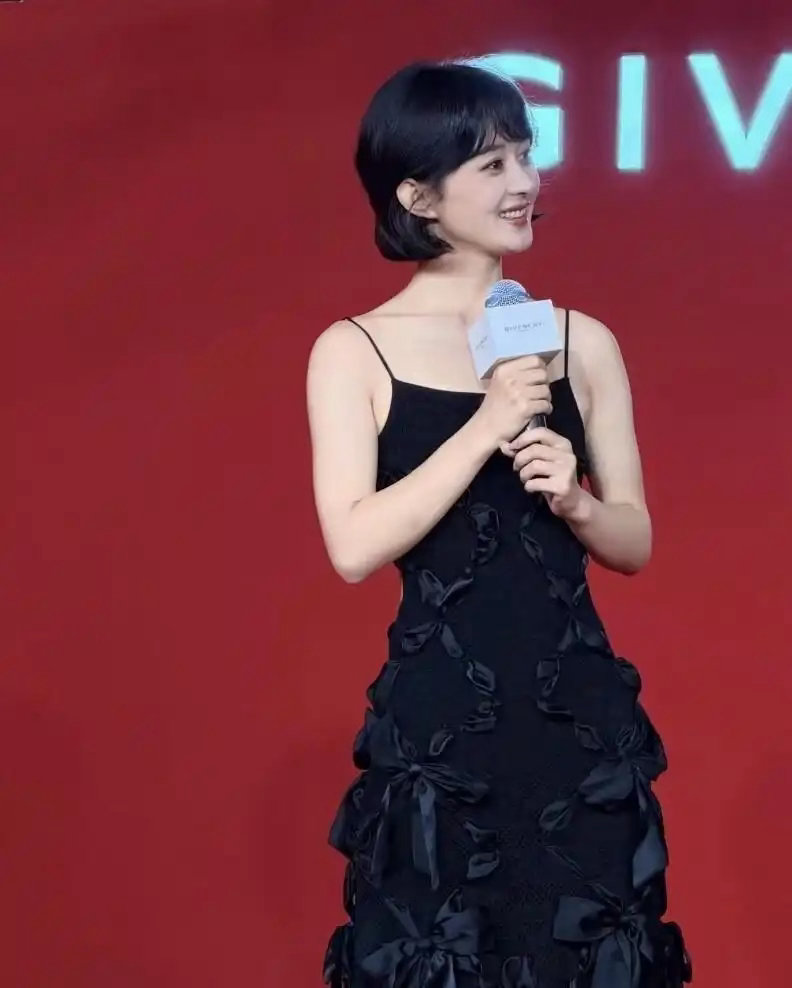 赵丽颖更换经纪人后出席活动连腕表都未佩戴