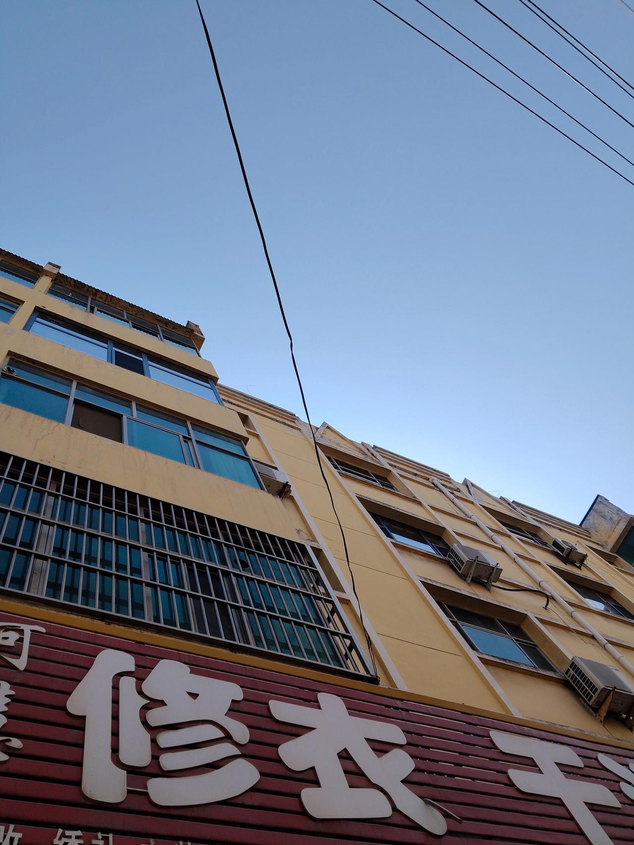 山西人的午睡，第一次让我烦恼！孩子明天开学，书包拉链需要修。14：15，老板在