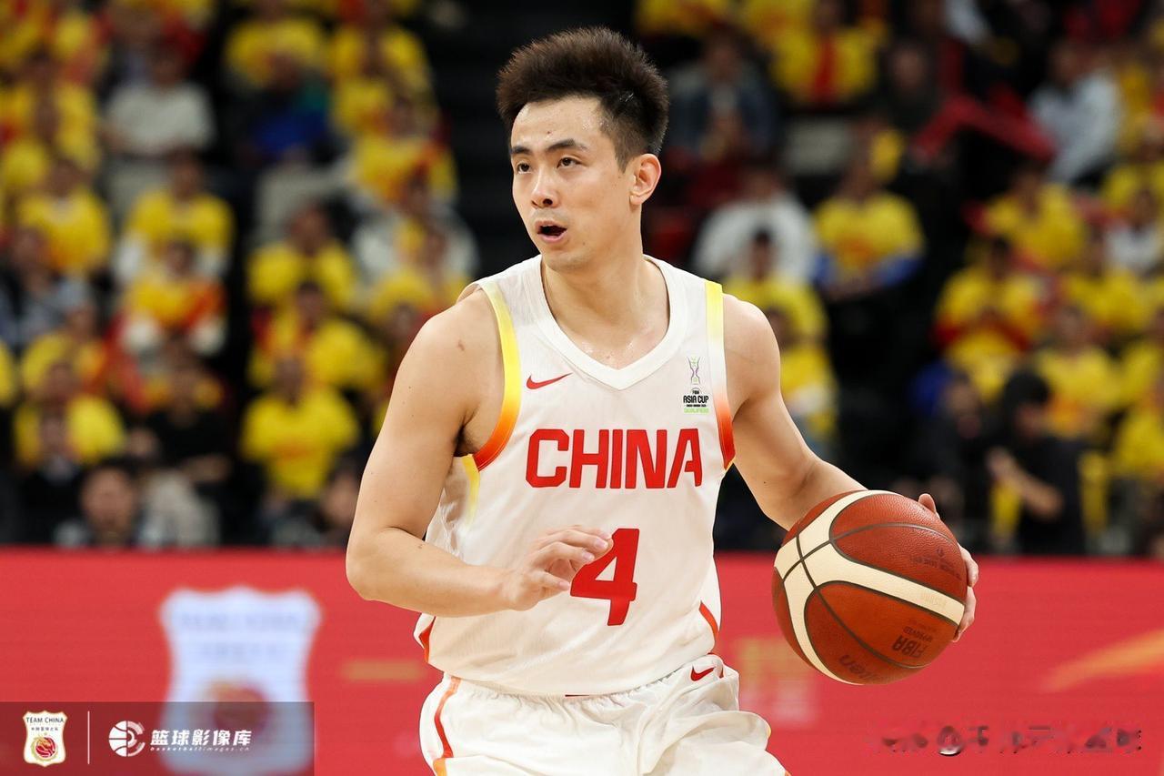 两场热身赛下来，感觉赵维伦确实效率不高，但是他的组织能力还是可以的，比起赵继伟还