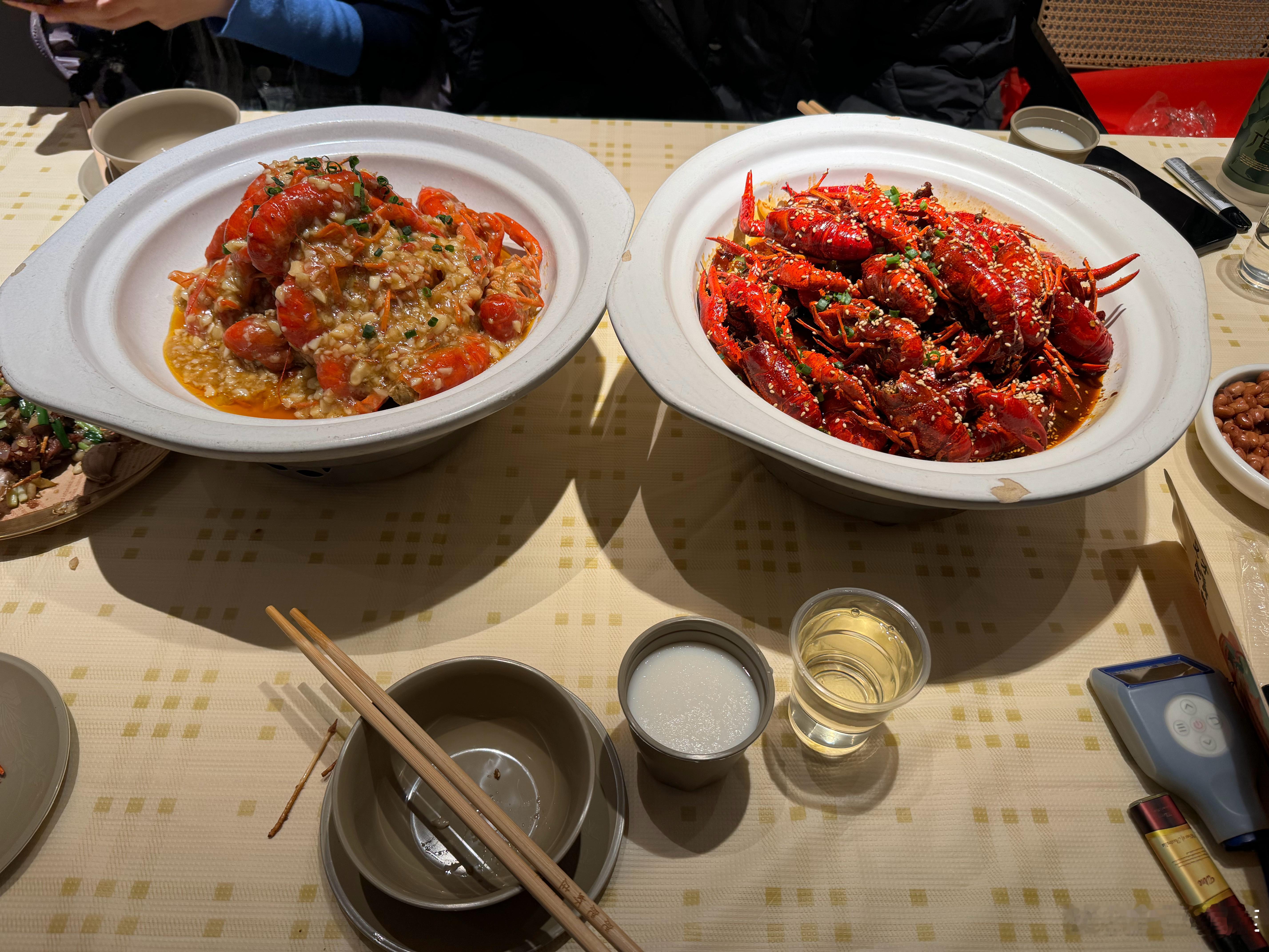 请大哥吃一顿🤓一台红色Model3喝点酒等下好砍价