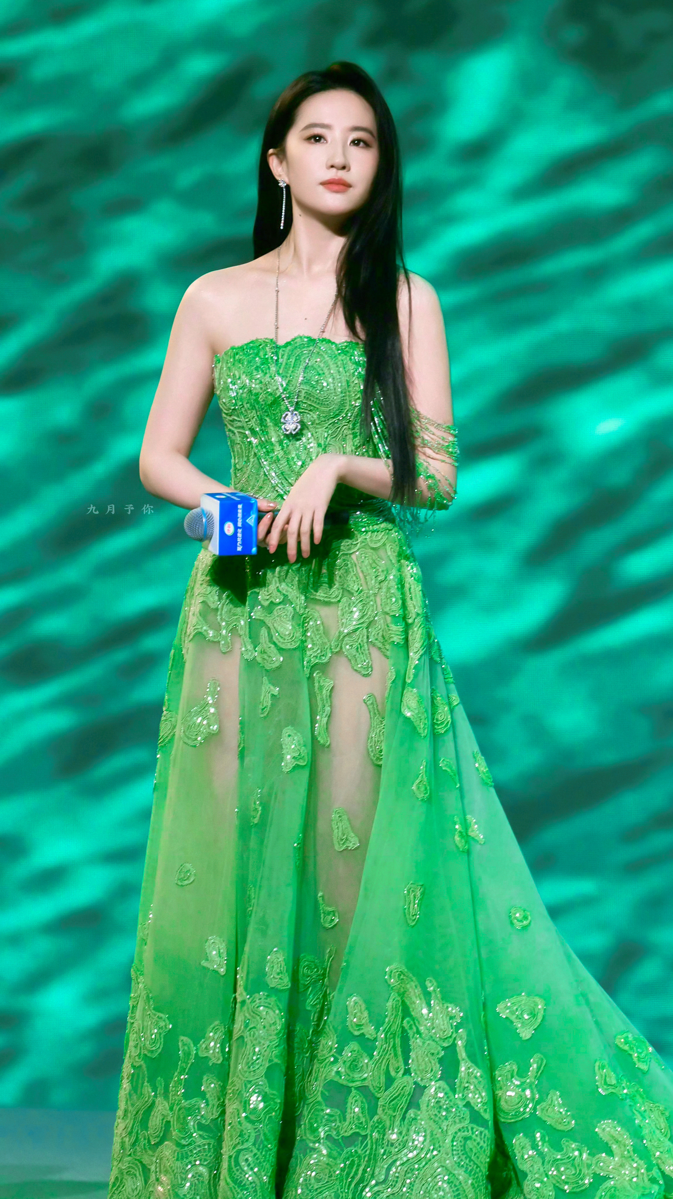 容祖儿夸刘亦菲有美貌有演技刘亦菲好美💚