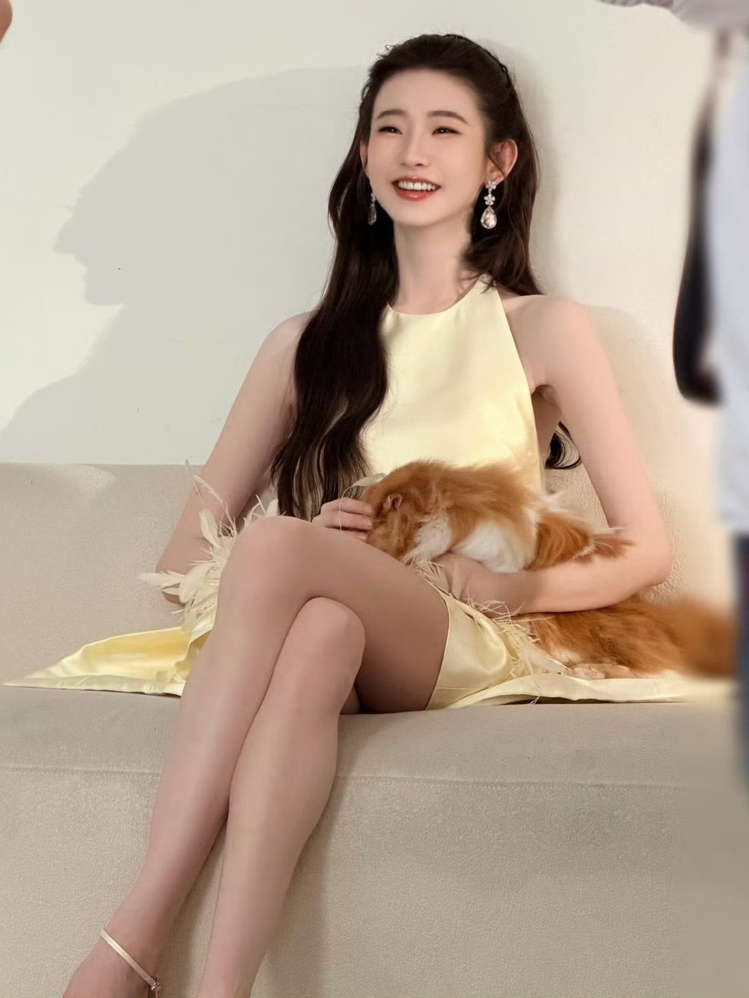 张艺凡最新物料👗自画像派对出图🖼️