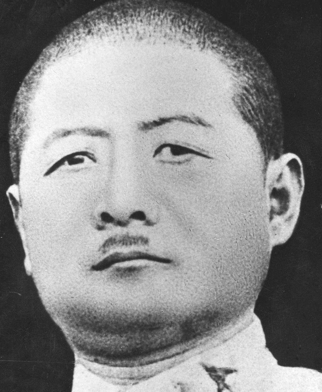 吉鸿昌牺牲后，妻子胡红霞卖掉房子赎回遗体，却发现衣服口袋里有一张小纸条，上面写着