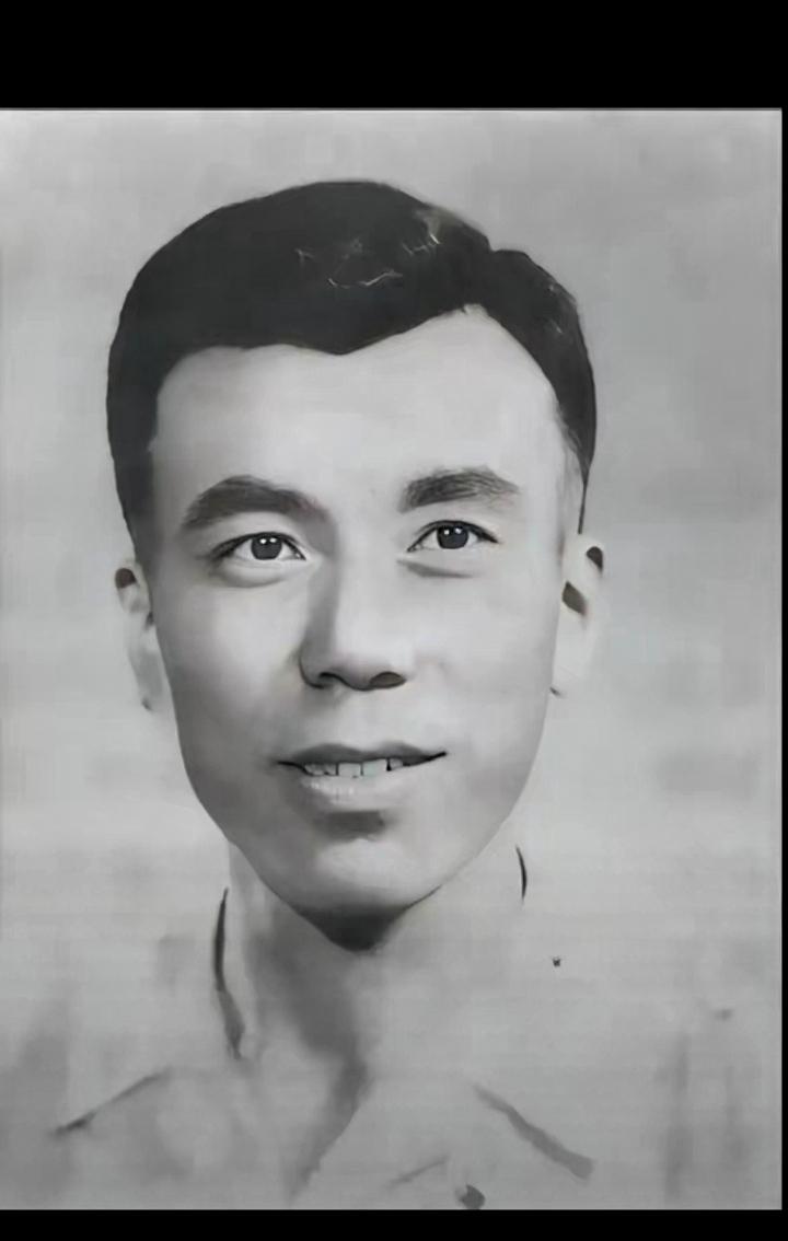 1952年，志愿军战士张文荣被美军俘虏后叛变，经过改造后，张文荣被安排打入志愿军