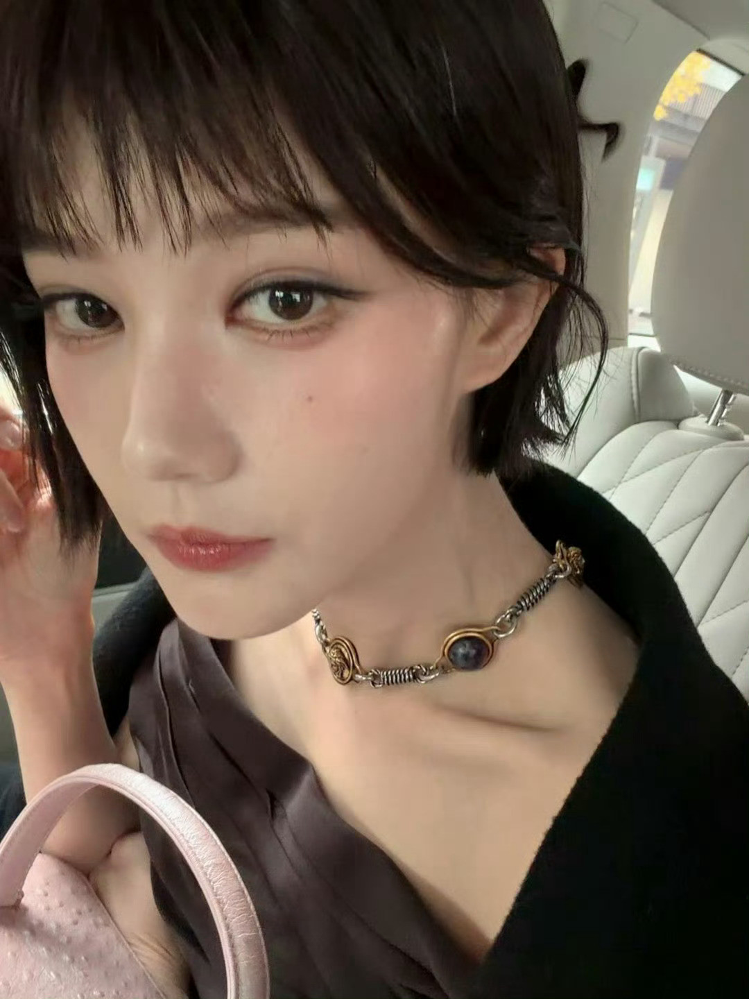 参见美女女王李一桐这么小一只肯定很好rua