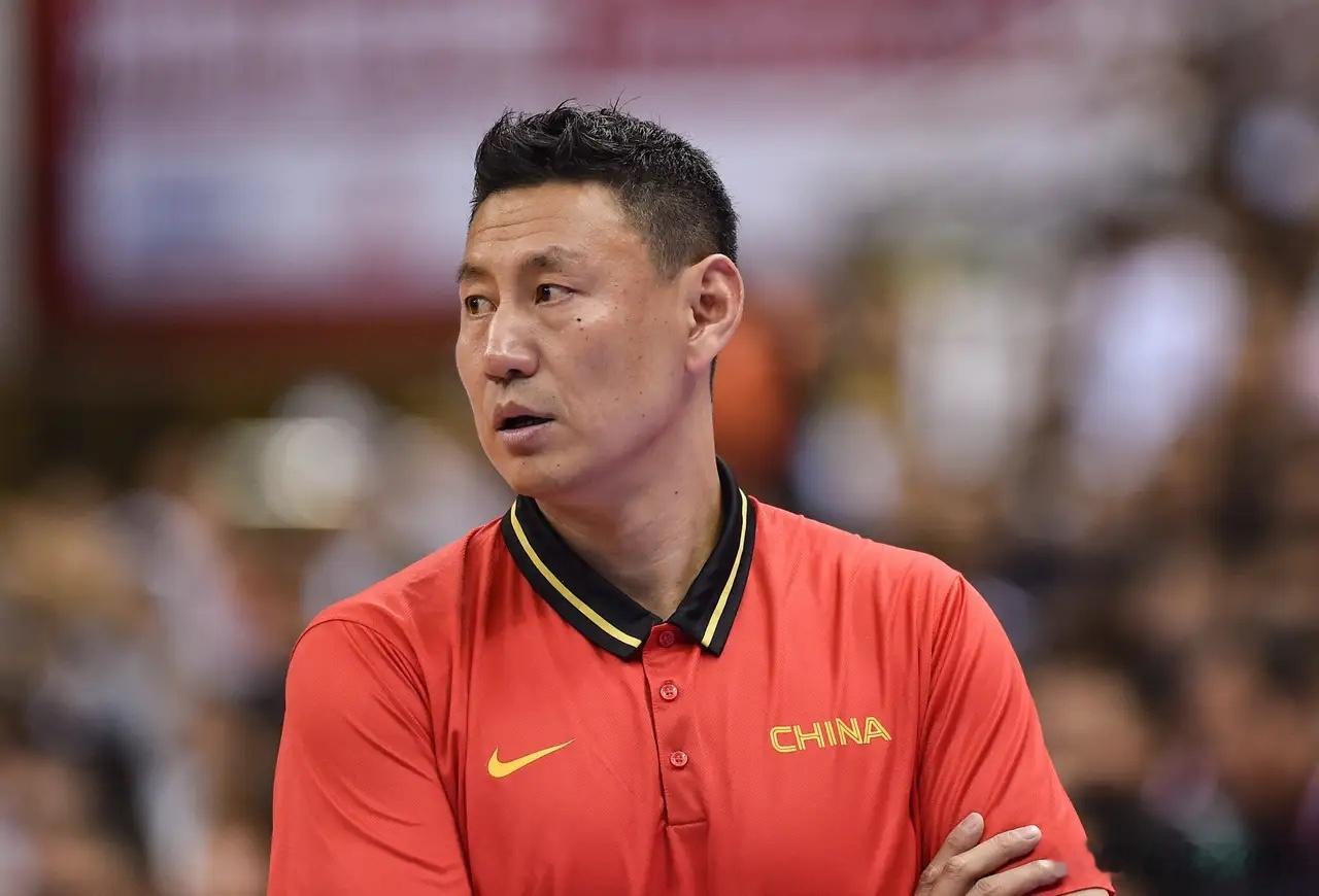 李楠措手不及！今天晚上，上海男篮主场对阵深圳男篮！前者是卫冕冠军，后者是上赛季第四名，虽然双方实力有