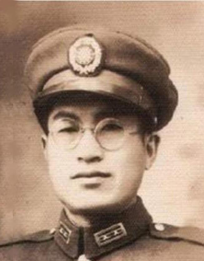 1974年，国民党中将李延年在贫病交加下死去，黄埔一期同学黄杰操办葬礼时，忍不