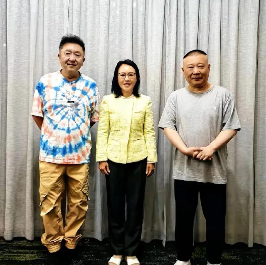 郭德纲去坦桑尼亚演出，受到了中国驻坦大使的热情接待，相谈甚欢。这让我想起了去年郭