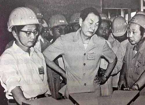 人民怀念您，原国务院总理朱镕基说过：“做人要有人格，做官，我先不说你有没有良心，