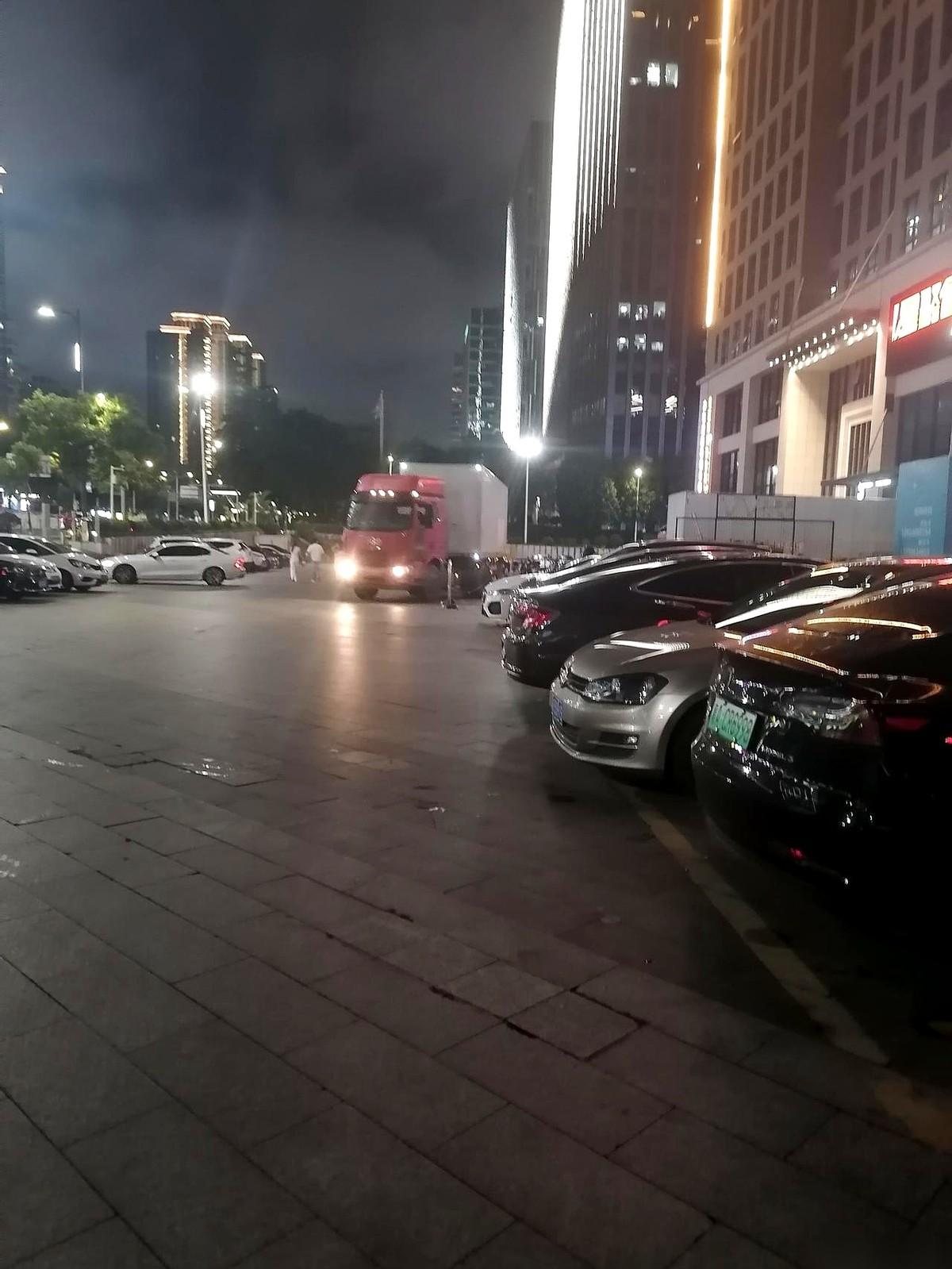 一个月，13万。你没看错，一个东莞民办学校的初中数学老师，就用一个暑假的时间。