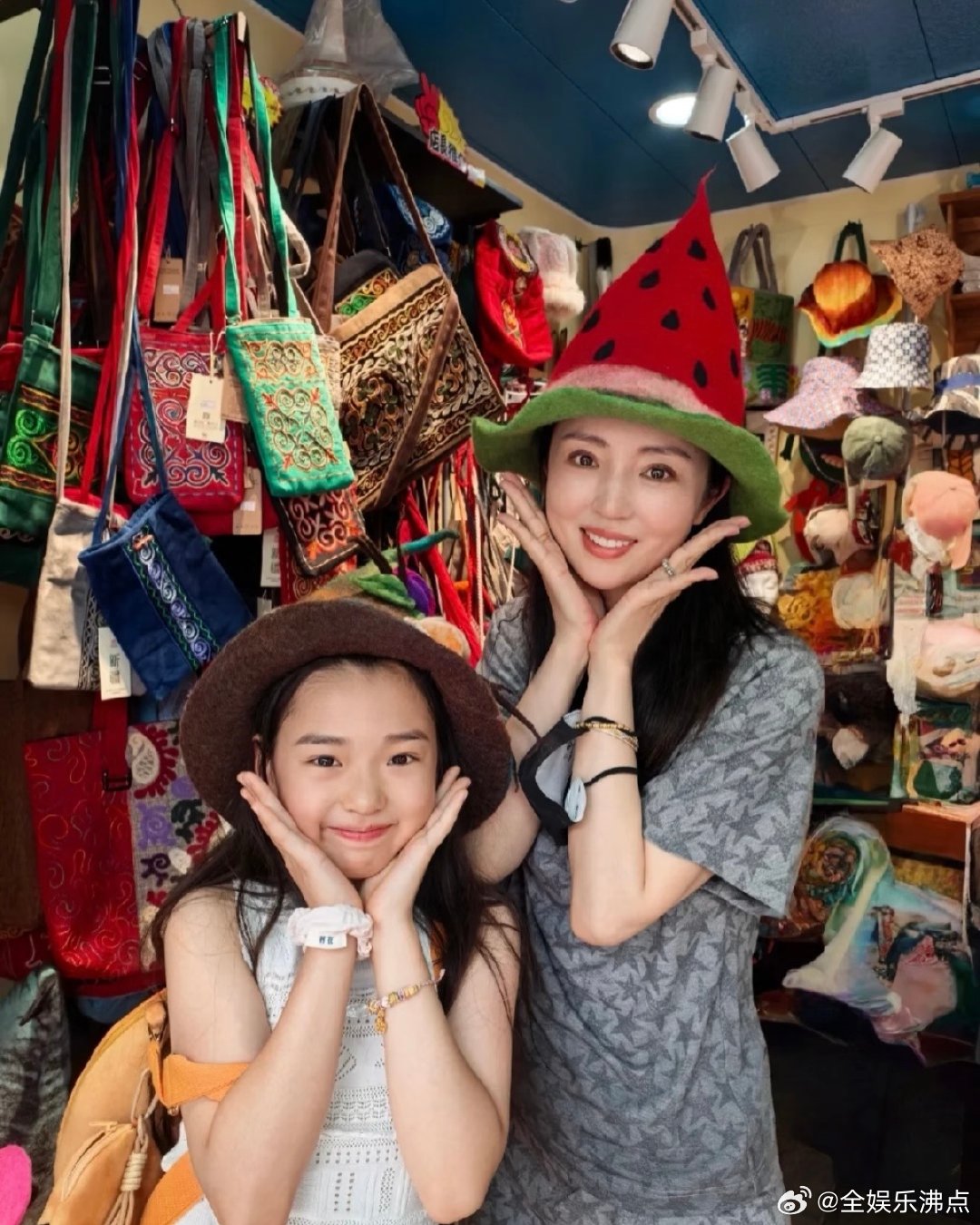 等我小了也当董璇女儿董璇这妈当得也太有水平了！孩子唠唠叨叨也不打断，还帮忙拿风扇