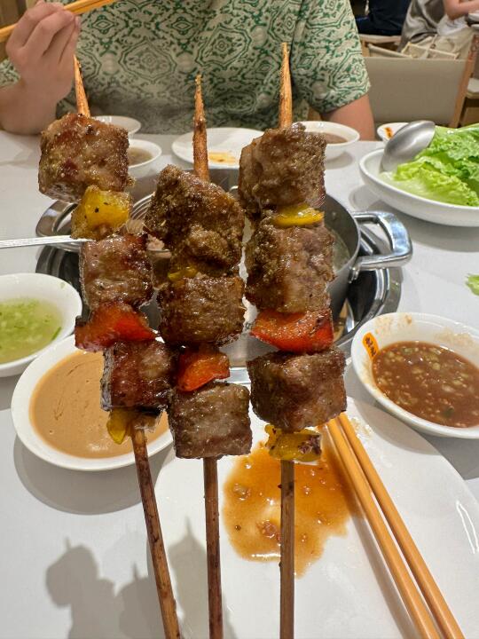 家人们谁懂啊！火锅店里还有烧烤