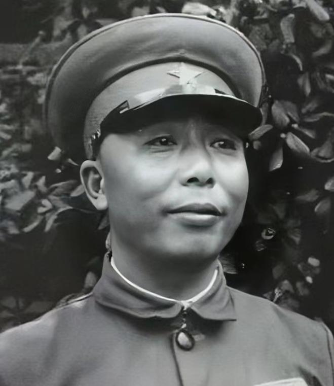 1948年深夜，一辆吉普车在漆黑的公路上狂奔。车里坐着的是华东野战军第十纵队司令