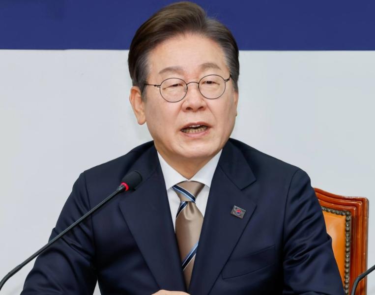 韩国现任总统李在明，最近干了两件直接震惊的大事 先说第一件，直接给三八线