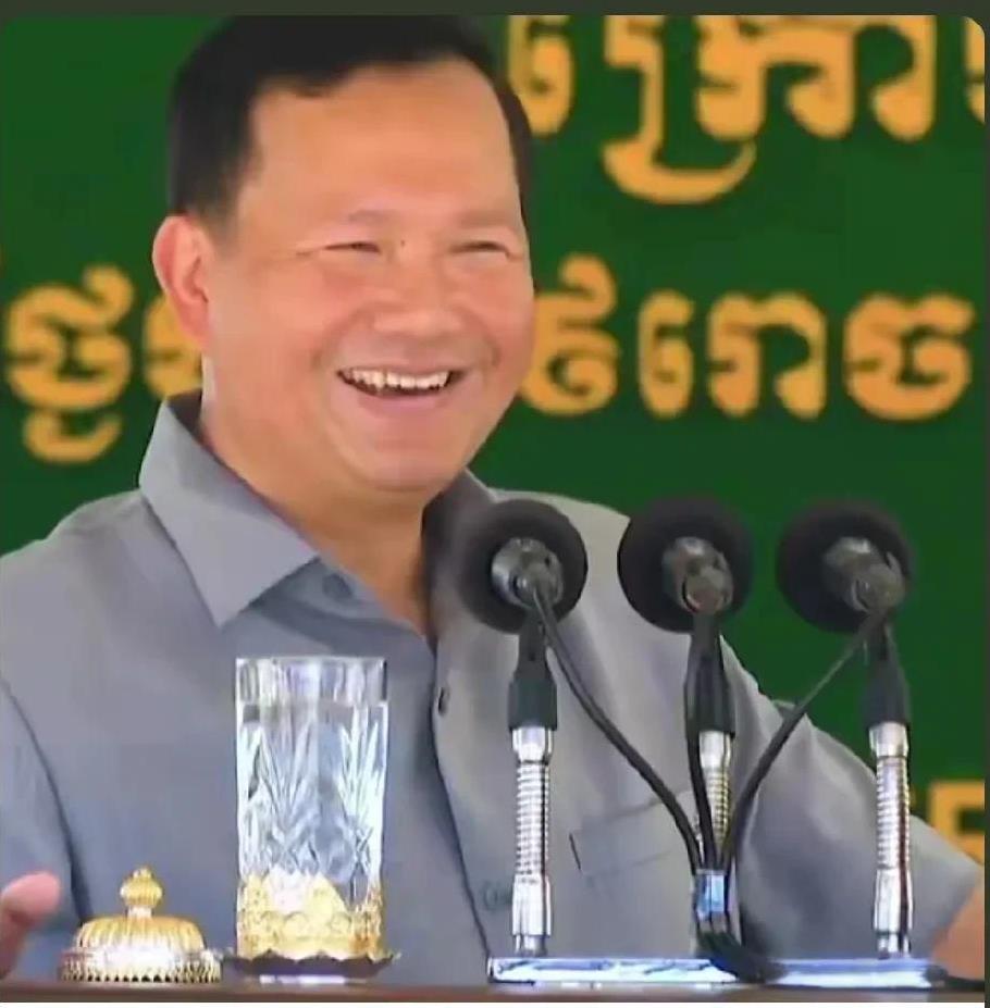 柬埔寨总统这是既要又要啊！洪玛奈在一次公开演讲中说：有人说柬埔寨和美国的关系就