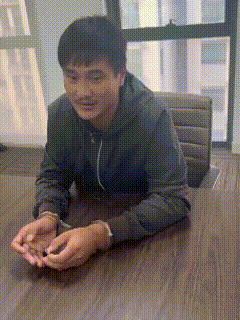 在非洲，残害同胞的“非洲洋洋”（赵俊洋）终于落网了！审问现场，他满脸慌张，嘴里却