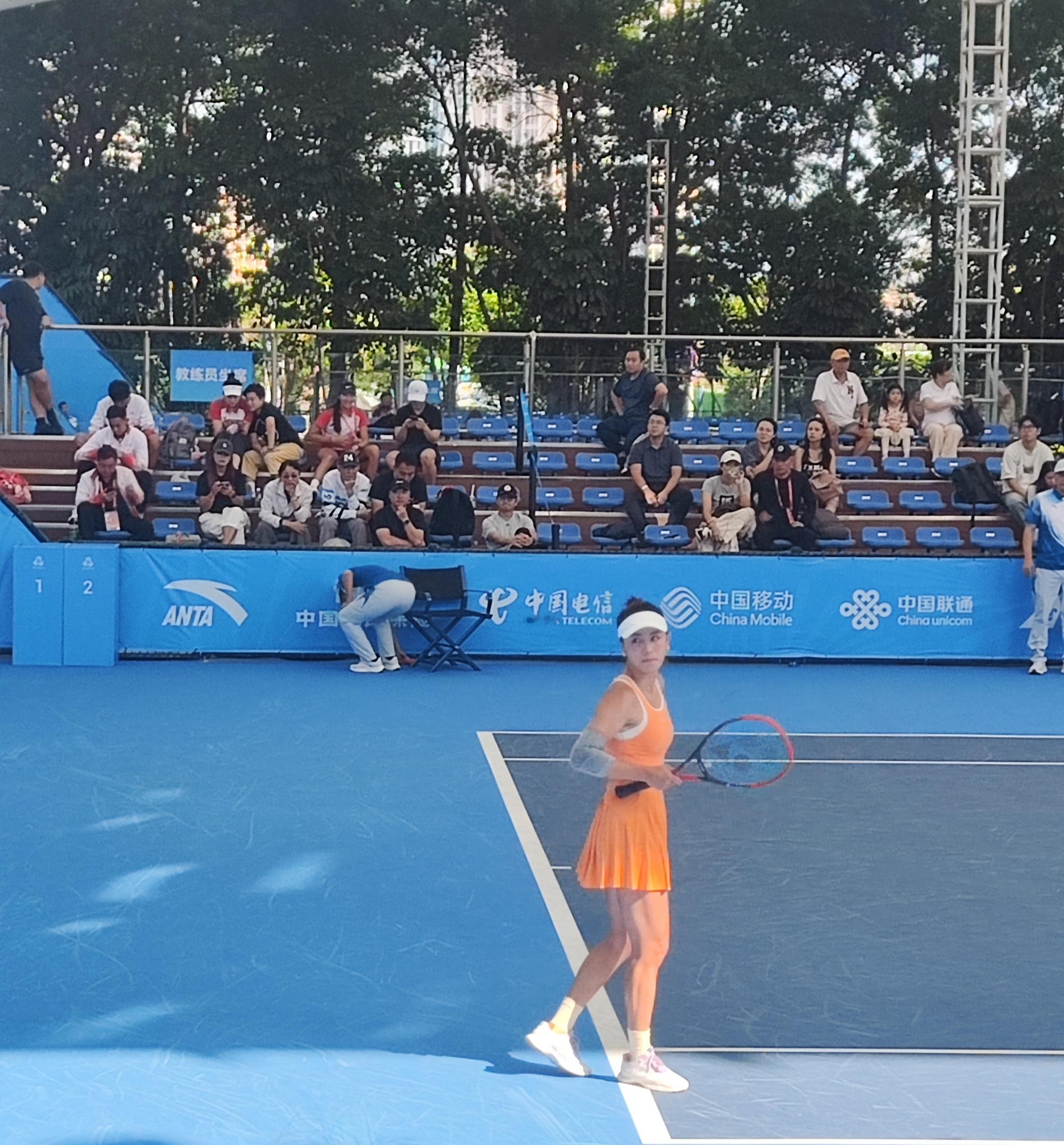 再附赠一张美得发光的王蔷，祝福之后的生活顺利健康