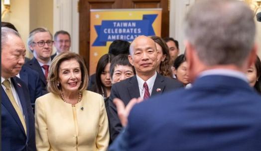 韩国瑜与佩洛西等人见面。外媒6月25日晚报道，台湾“立法院长”韩国瑜率七名“立