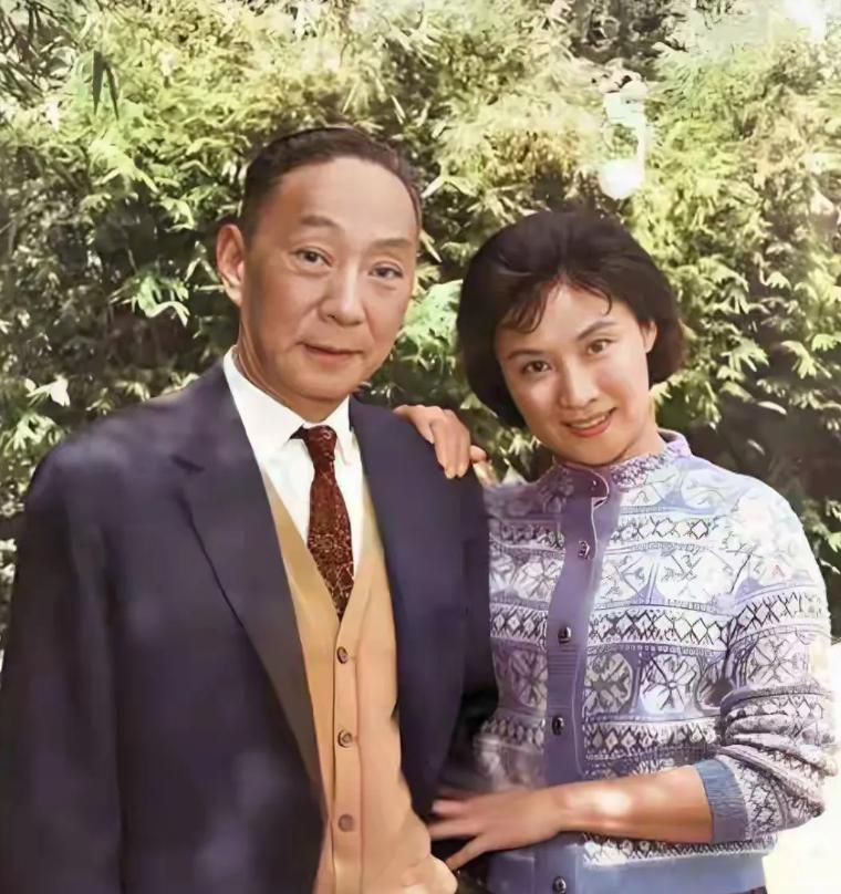 1966年9月10日夜，47岁的京剧梅派传人言慧珠，在上海华园别墅浴室用《天女散