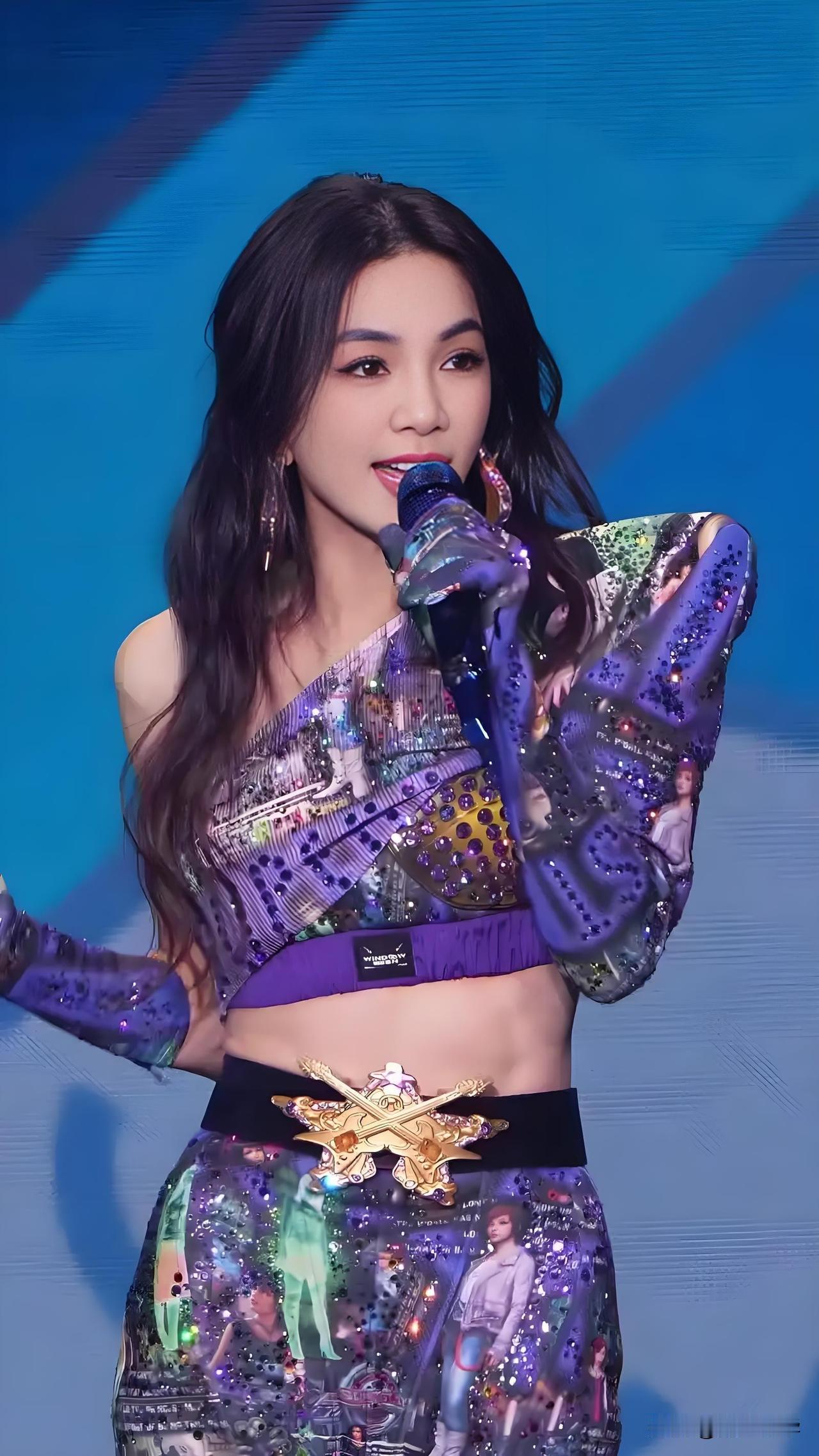 嘉桦Ella，引发热议！9月11日，嘉桦Ella冲上热搜。原因是她在个人社交平