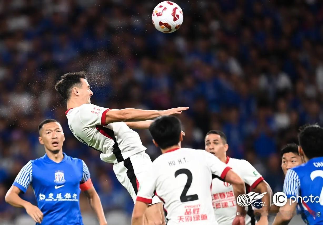 蓉迷们基本可以松口气，周定洋并未加盟深圳新鹏城。刚刚，深圳队一口气官宣引进阿