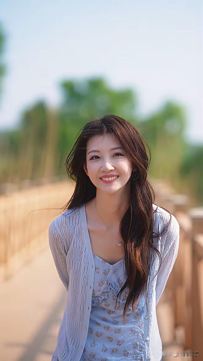 有人说：与辉同行又没强大资本，怎么挖到新华网的人？我笑了——你是不是觉得有钱