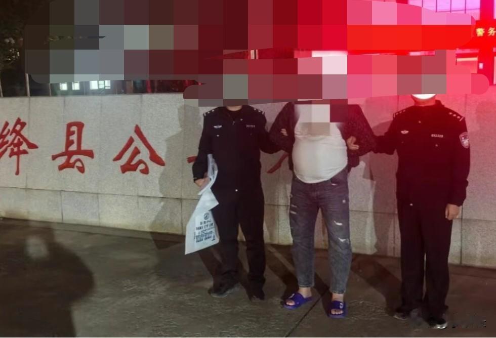 山西运城绛县有个做广告牌生意的李老板，今年8月份突然接到个陌生电话，自称是个老板