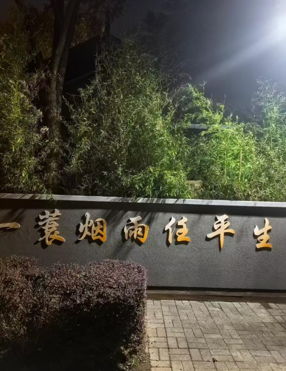 有很多领导干部的老婆都在体制内，可能和大家想的不一样，认为领导老婆多数在重要实权