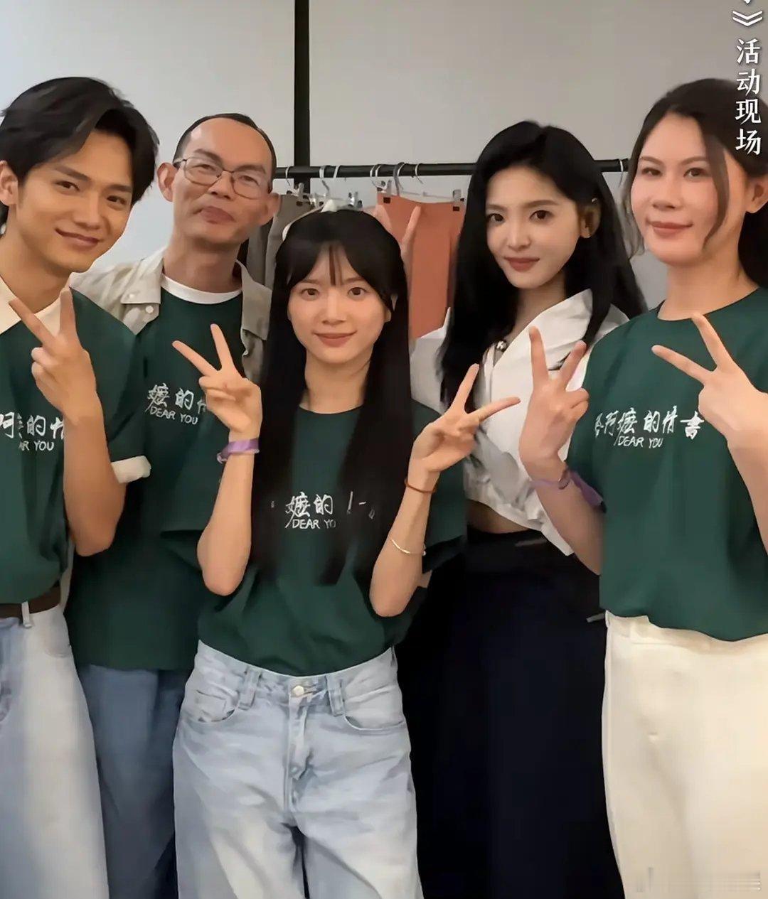 在章若楠面前李思潼不值一提