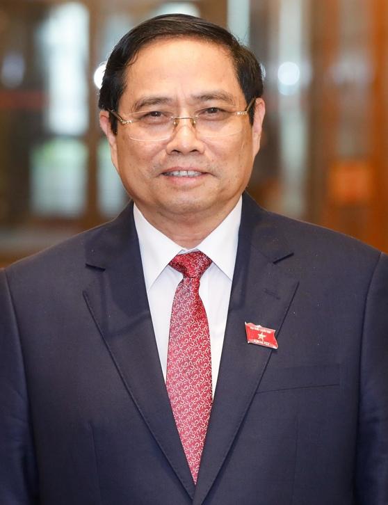 毫无意外！范明政正式交棒，跟当年的强人阮晋勇一样，开始交棒黎明兴。实际上，范