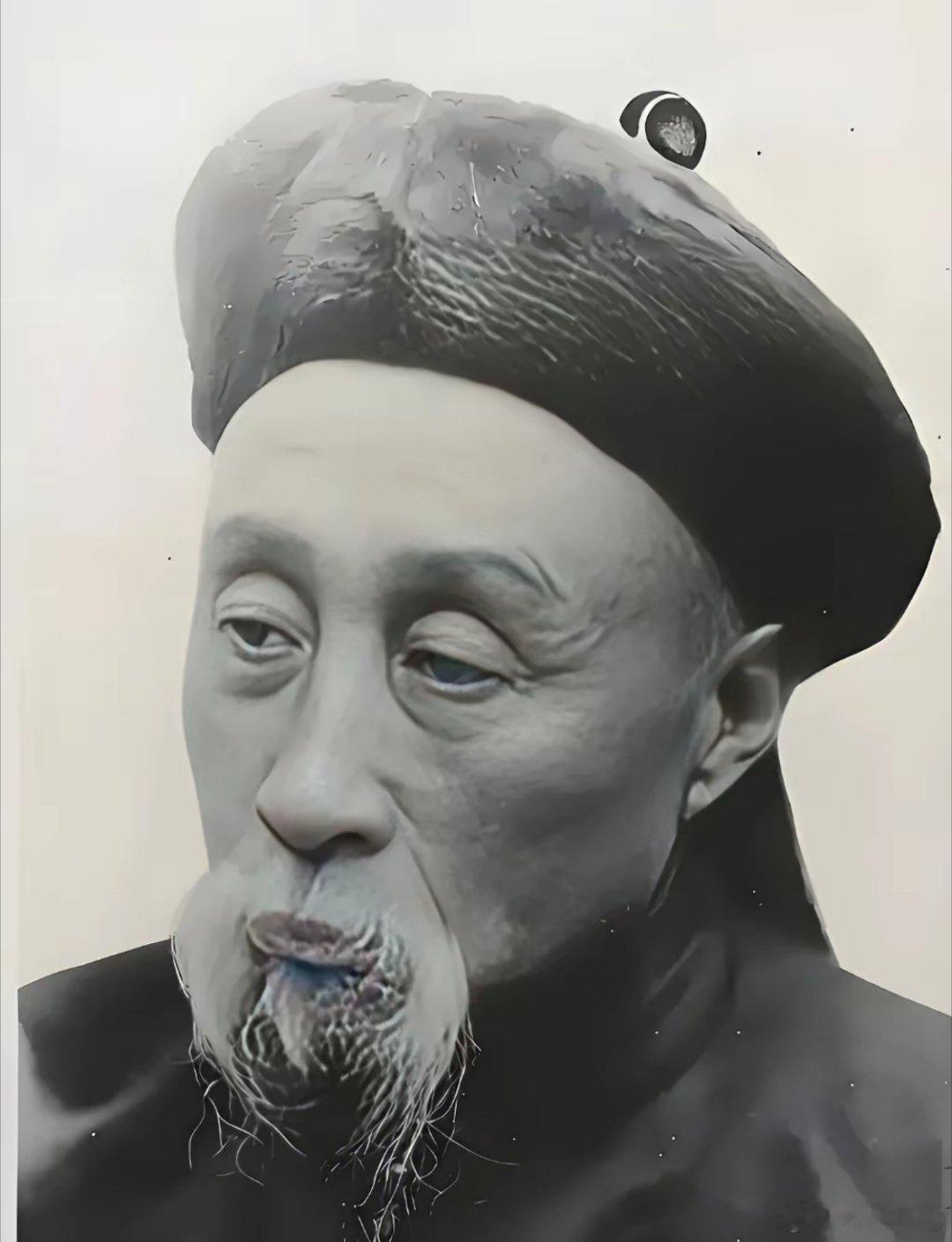 左公收复疆土一百六十余万，赵尔丰收复疆土也达到了一百二十余万，二人还有一共同点，