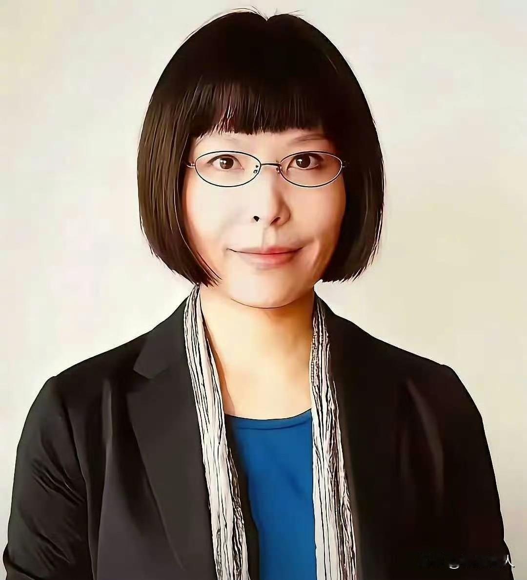 网友太有才了，默默给清华美院丁荭教授画了一张“自画像”。最近丁荭教授因为几幅