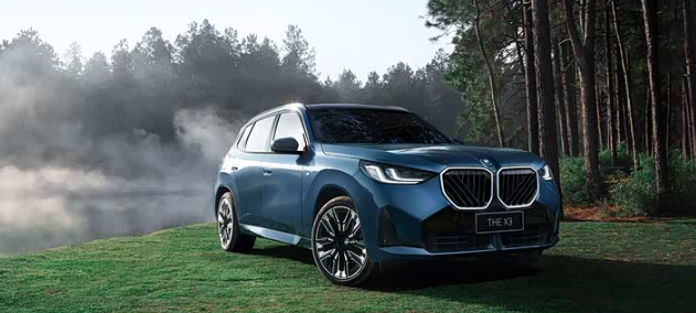 宝马依然钟爱它的宽胎第一次注意到这个细节，是在一个夏天的傍晚。借了朋友的宝马跑