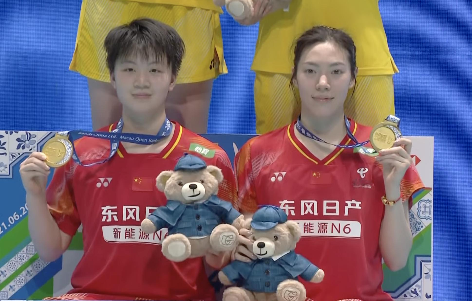【鲍骊婧/曹梓涵🇨🇳夺冠之路🏆】首轮：21-18、21-13陈肃谕/韩蓁