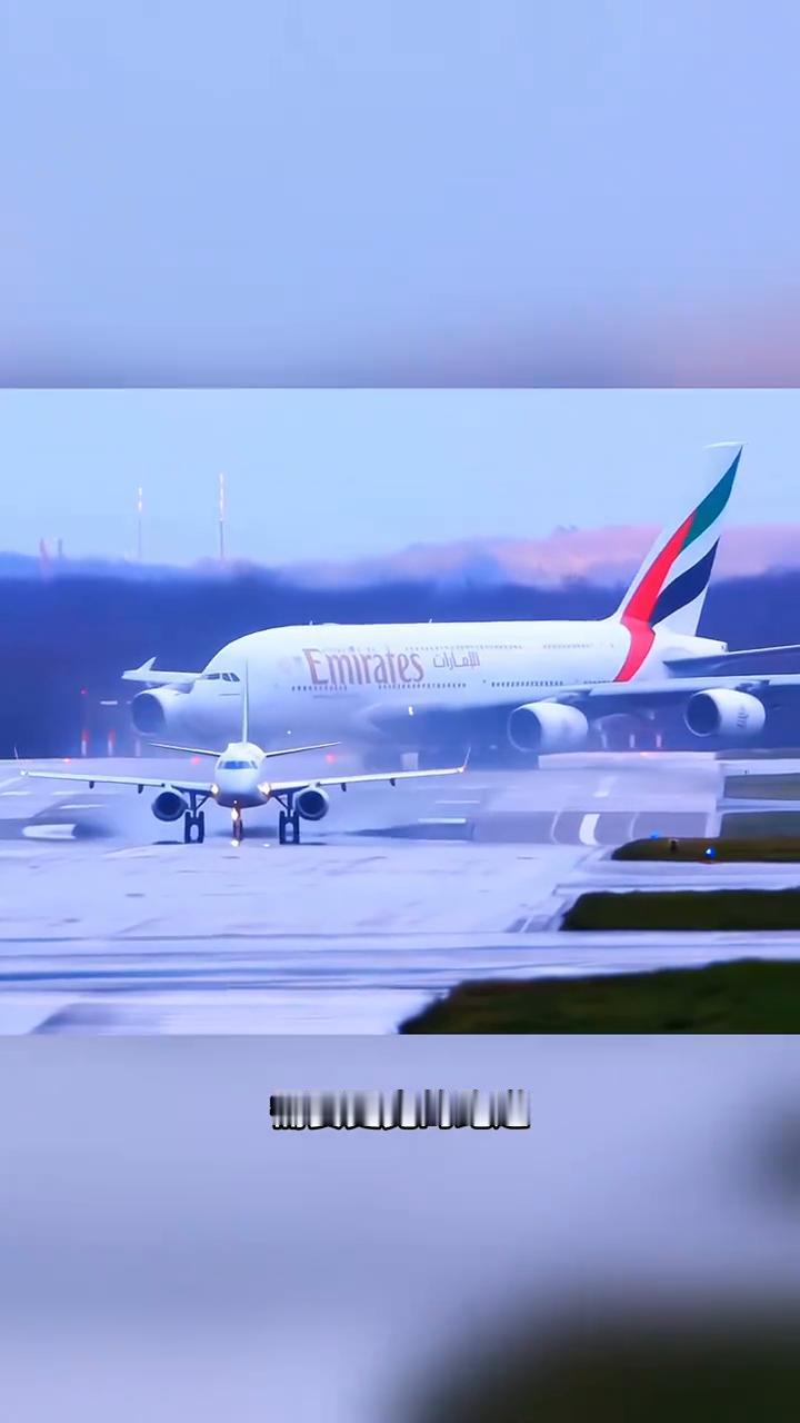 这就是为什么很多的机场宁可空着跑道也不允许空客A380降落。并不是机场不想接收它