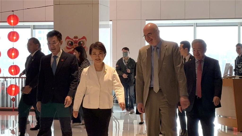 时机敏感！美国驻台官员三会卢秀燕后，赖清德明天来台中举行闭门便当会过去半个月内