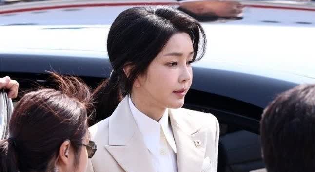 金建希：“还有很多其他检察官需要照顾”金建希女士在昨日第二次特检调查中，