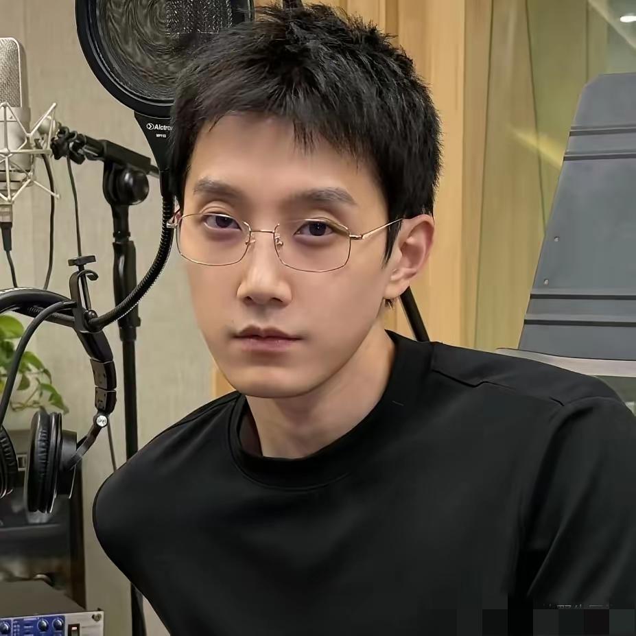 范世琦怕是做梦也没想到，短短一个月口碑人气全崩，客串剧被骂“毁剧”，演唱会也突遭